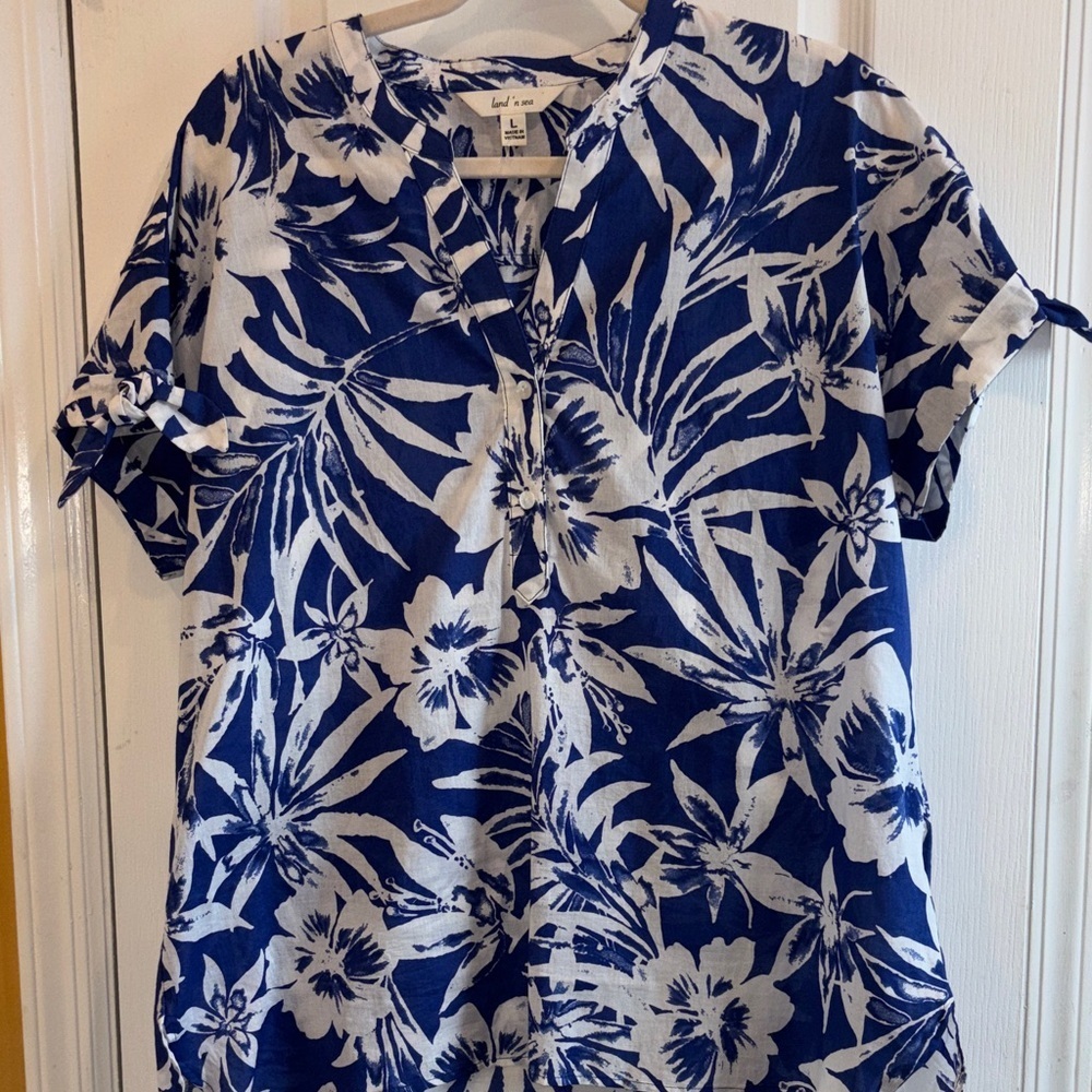LAND N SEA BLUE AND WHITE FLORAL TOP 100% COTTON V NECK TIE ON CUFF OF SLEEVE